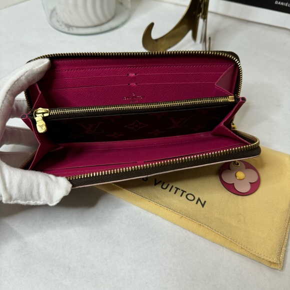 LOUIS VUITTON Monogram Clemence Zippy Wallet with flower charm - Picture 3 of 13